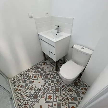 Apartment Refait A Neuf Avec Cuisine Equipee R2 *